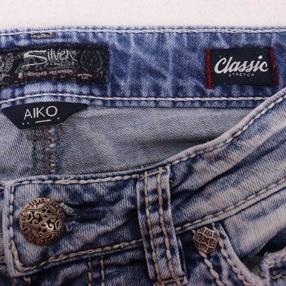 Silver Jeans Womens Size 28/24 Aiko Mid Rise Capri Distress Light Wash - Picture 3 of 11